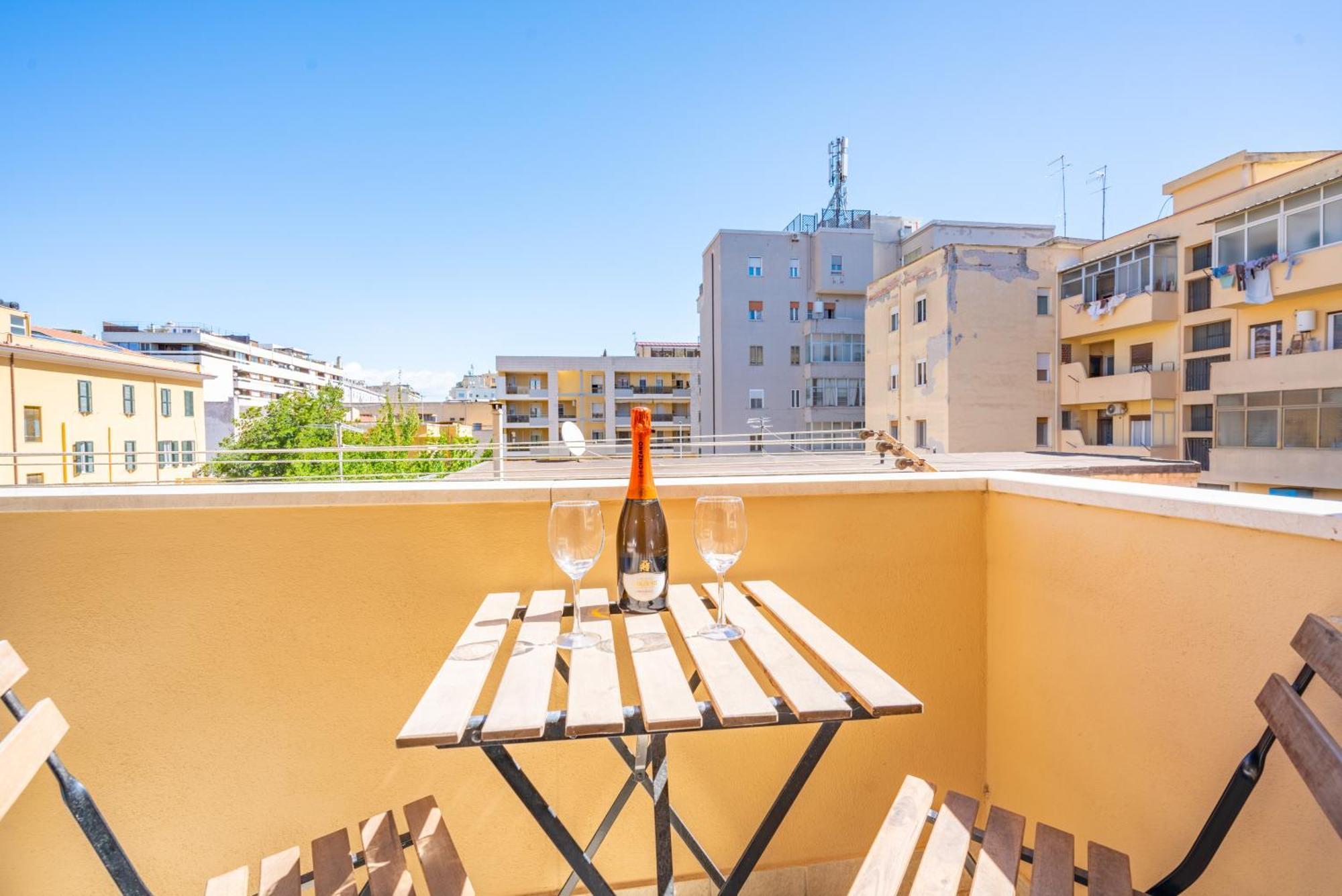 Puccini Apt - Centro città - Wifi - AC Cagliari Exterior foto